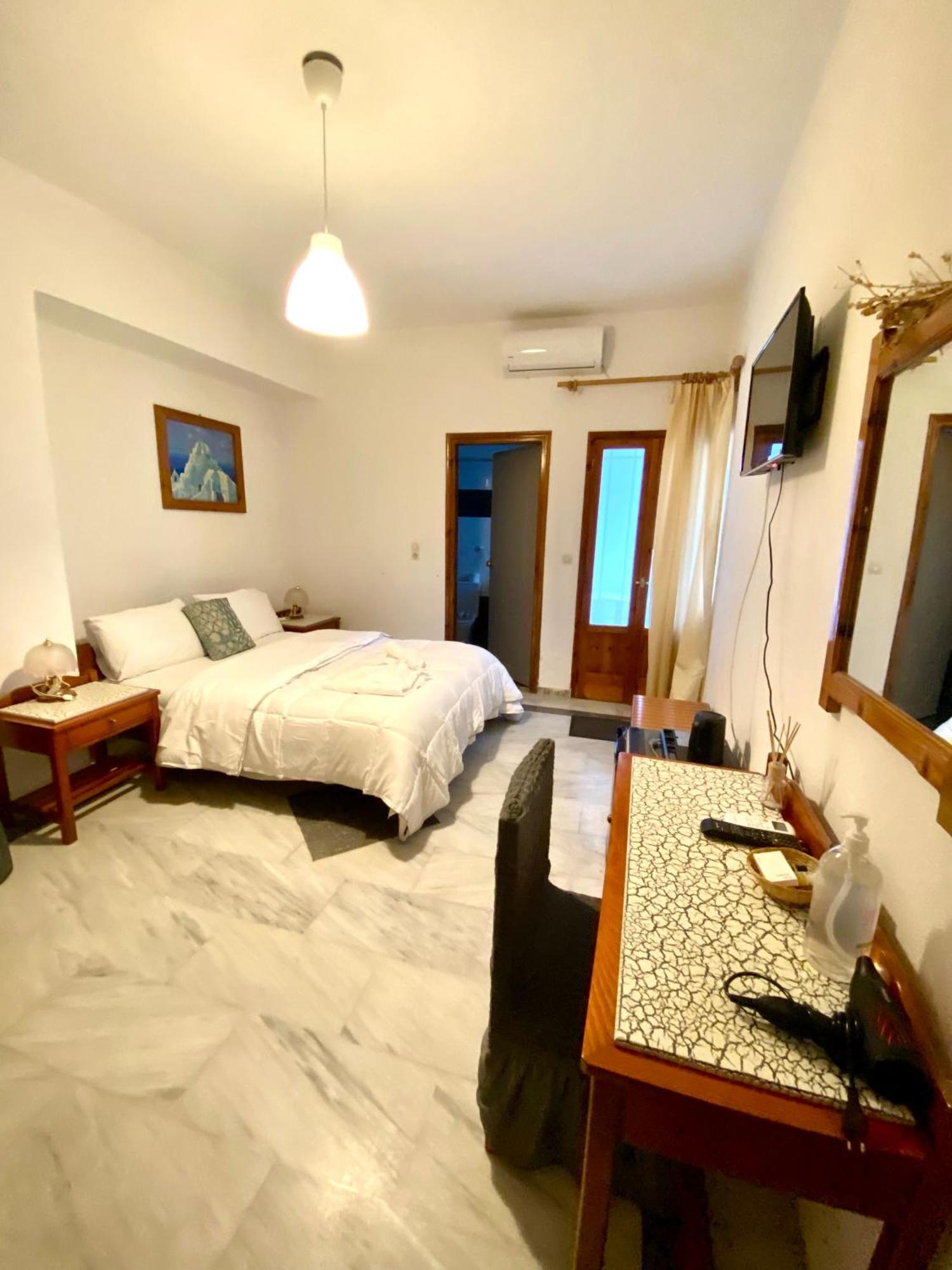 Costas Inn Spílion Exteriör bild