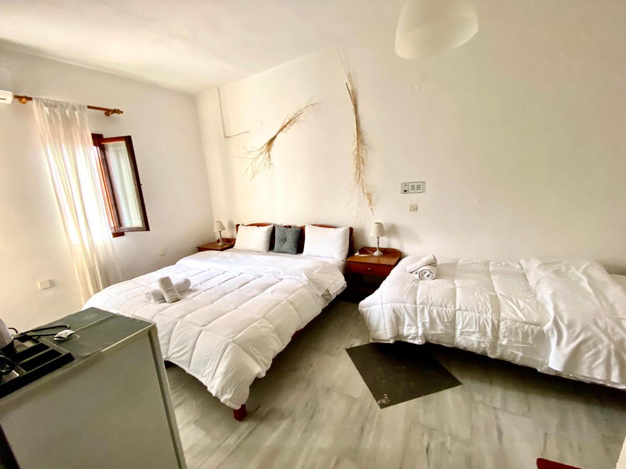Costas Inn Spílion Exteriör bild