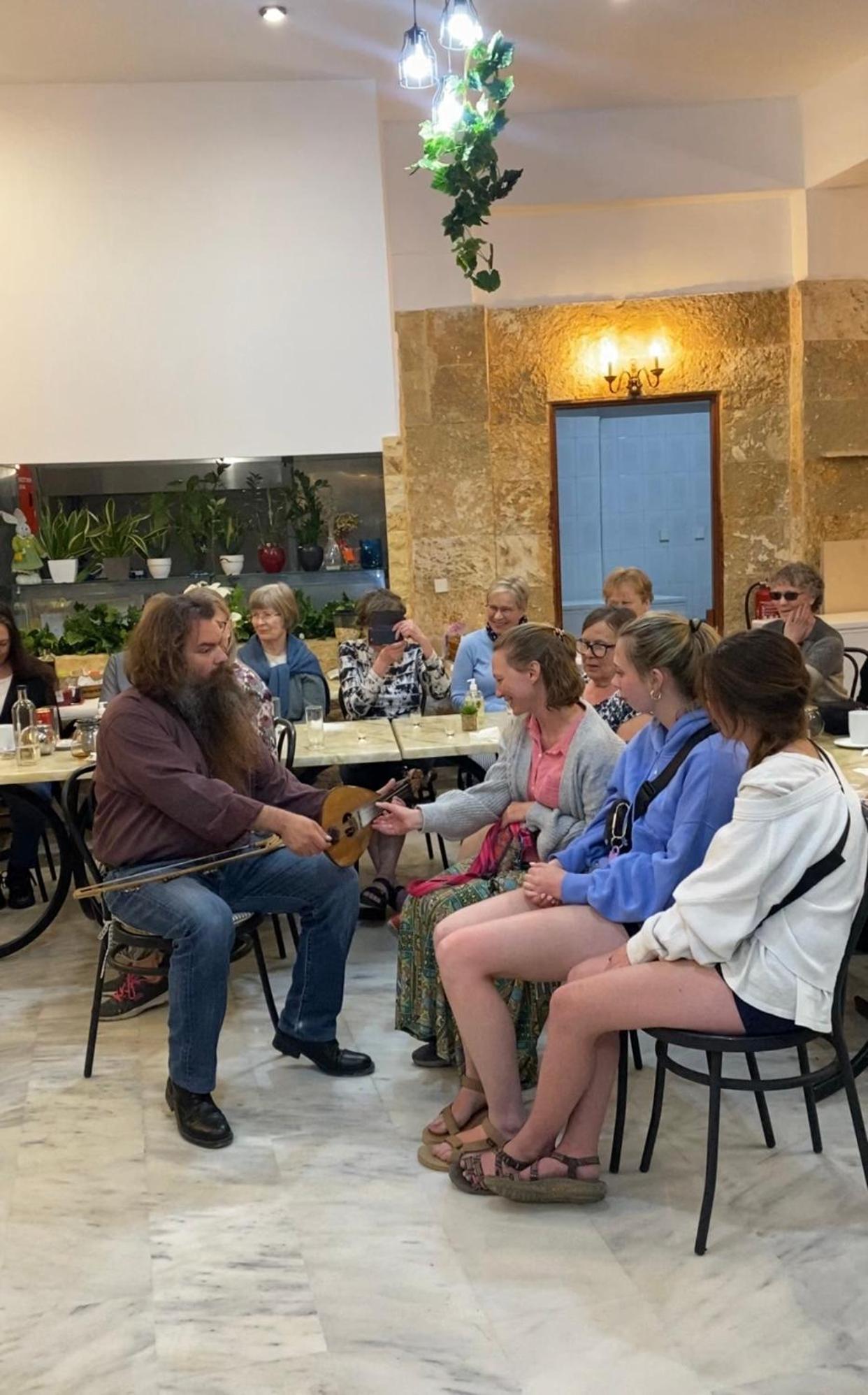 Costas Inn Spílion Exteriör bild