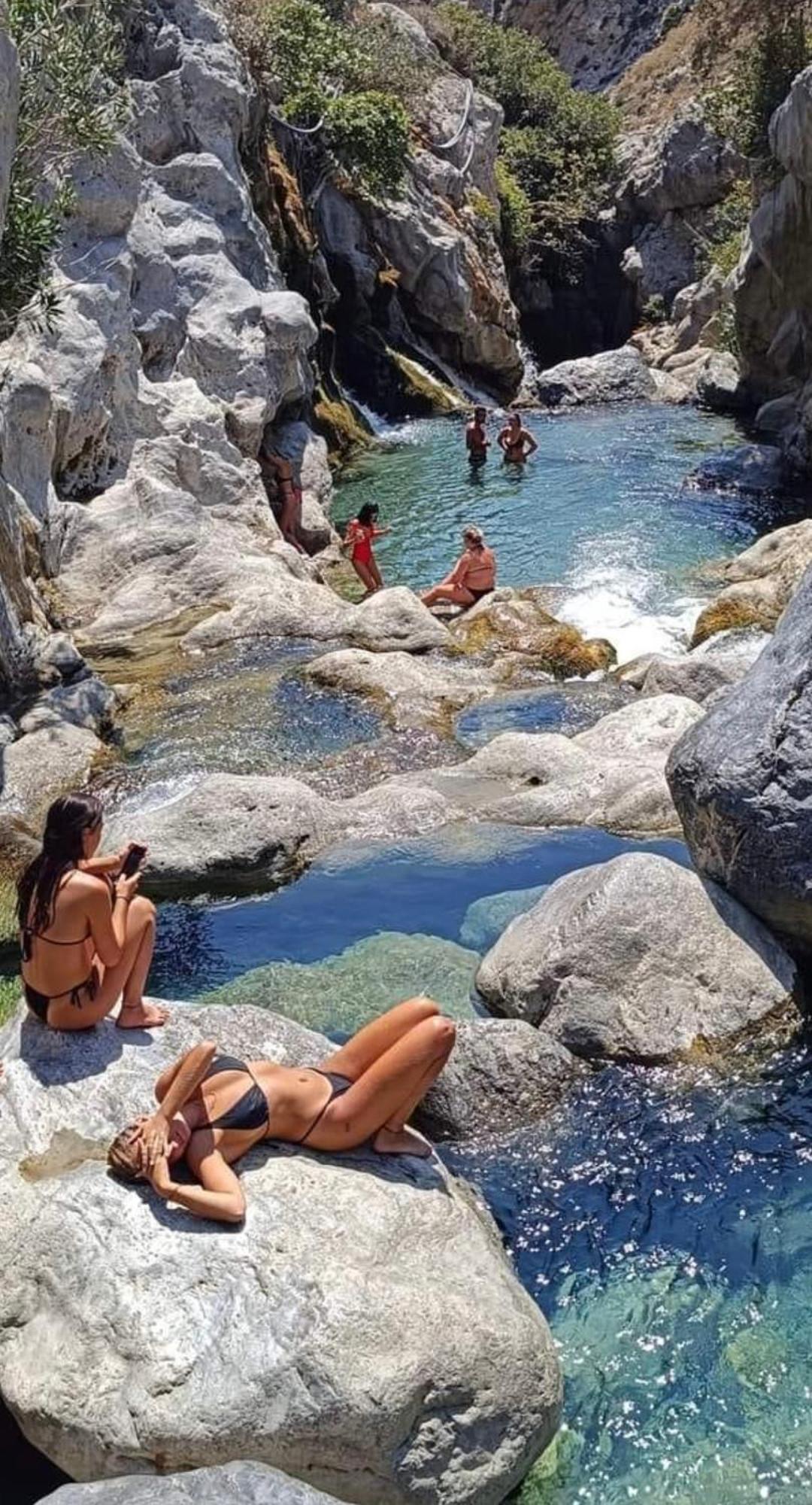 Costas Inn Spílion Exteriör bild